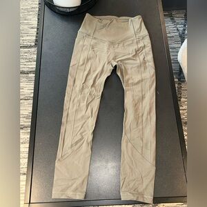 Lululemon Kaki Leggings (capri)